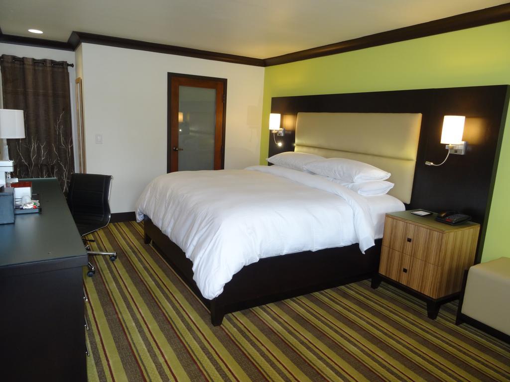 Hotel Azura Santa Rosa Room photo